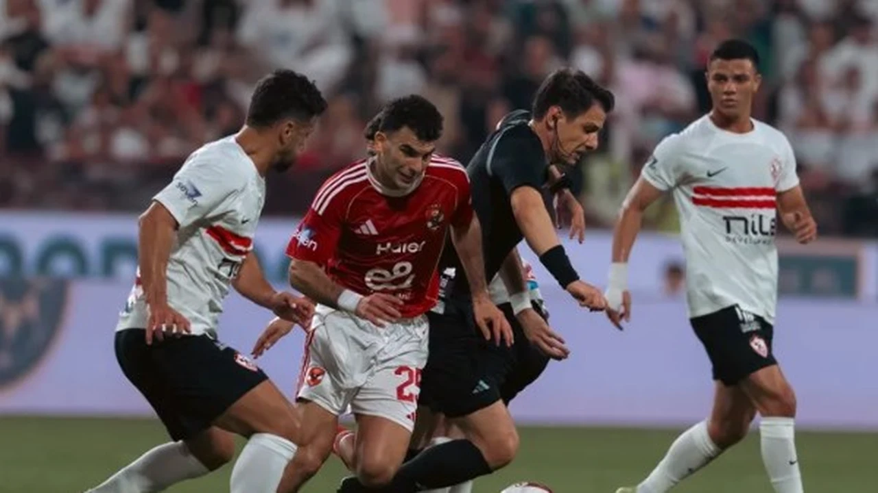 لماذا ارتدى الزي الأزهري في مباراة الزمالك؟ .. صاحب الواقعة يوضح